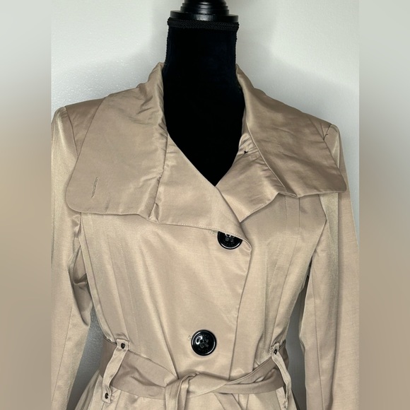 Elegant design coat - Picture 2 of 14
